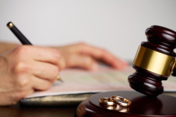 Délai pour signifier un jugement de divorce à Verviers ou Huy