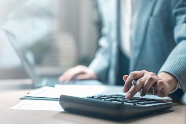 Recouvrement amiable par huissier à Huy : avantages