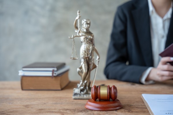 Rôle de l’huissier de justice à Liège : un facilitateur ?