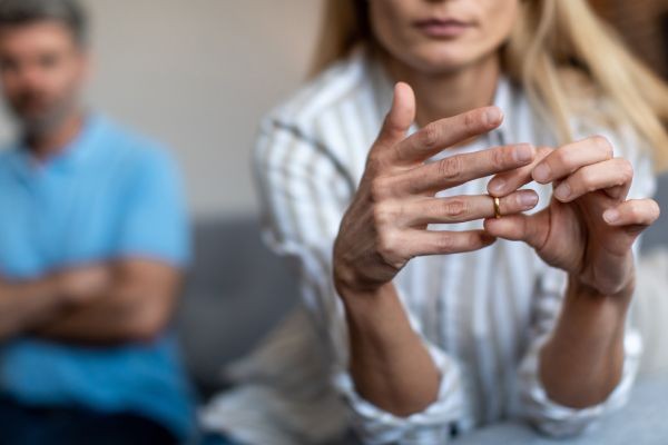 Pourquoi faire signifier un jugement de divorce à Waremme ?